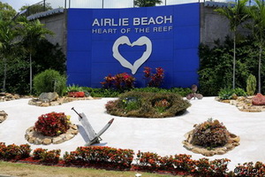 Airlie Beach Ortsschild