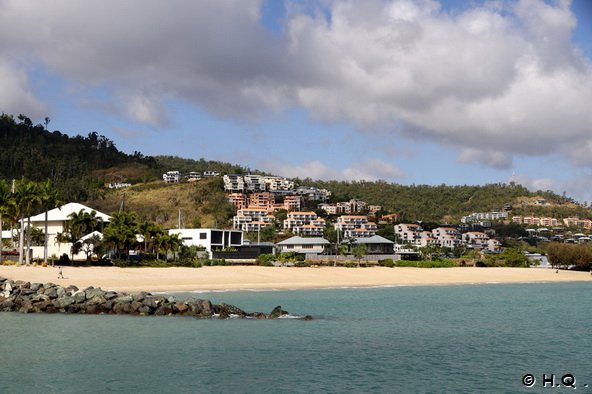 Airlie Beach von Wasser aus gesehen Airlie Beach von Wasser aus gesehen