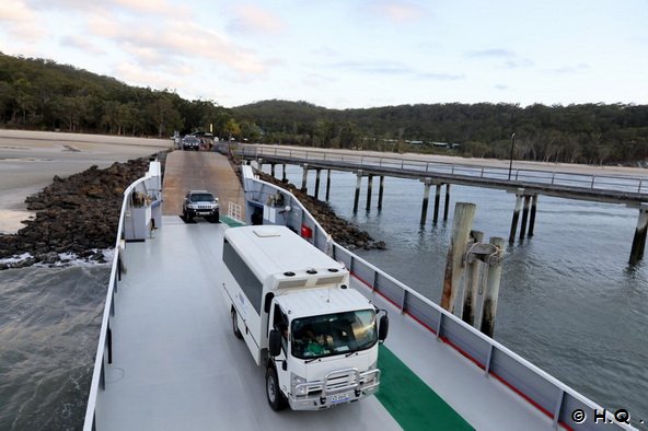 Beladen der Kingfisher Ferry... Beladen der Kingfisher Ferry...