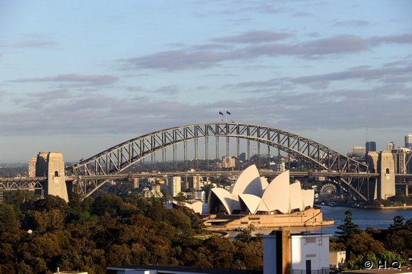 Sydney Harbour Bridge und die Sydney Oper aus unserem Hotelzimmer Sydney Harbour Bridge und die Sydney Oper aus unserem Hotelzimmer
