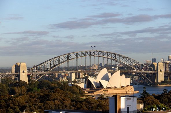 Sydney Harbour Bridge und die Sydney Oper aus unserem Hotelzimmer