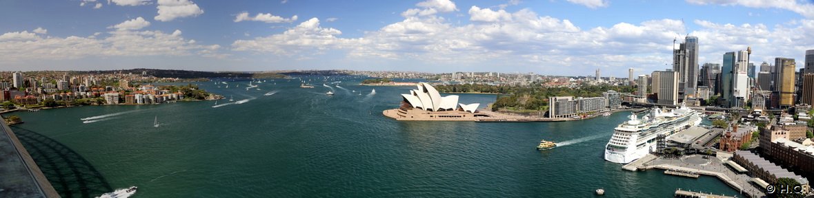 Blick von Pylon Lookout der Sydney Harbour Bridge