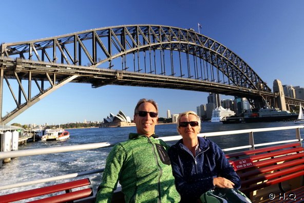 Ela und Holger auf der Fähre nach Darling Harbour Ela und Holger auf der Fähre nach Darling Harbour