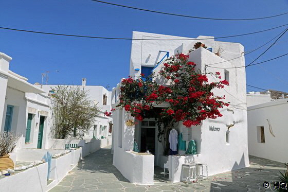 Würfelhäuser am Eingang in die Chora von Folegandros Würfelhäuser am Eingang in die Chora von Folegandros
