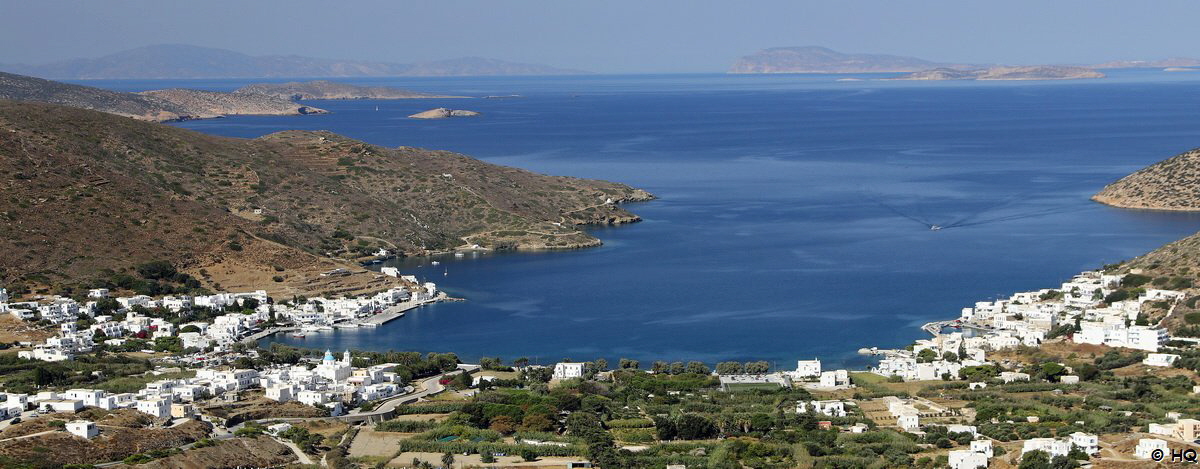 Blick vom Skopelitis Village Hotel auf Katapola und Xilokeratidi