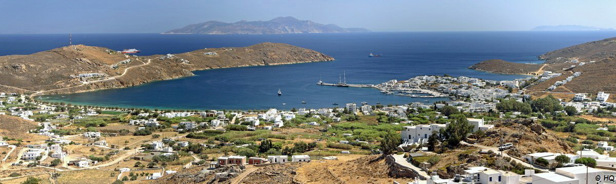 Hafenbucht von Serifos mit Livadi - Panorama
