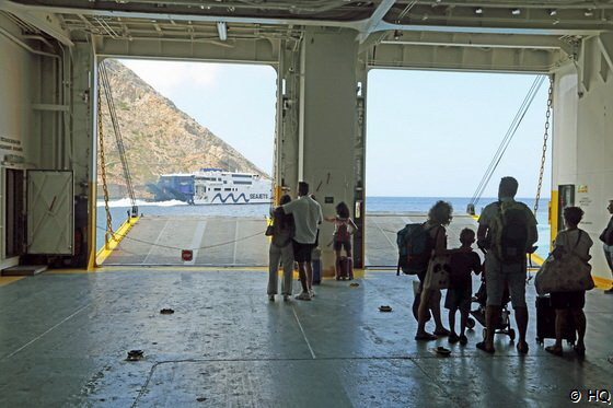Wir warten auf Anlegen in Sifnos