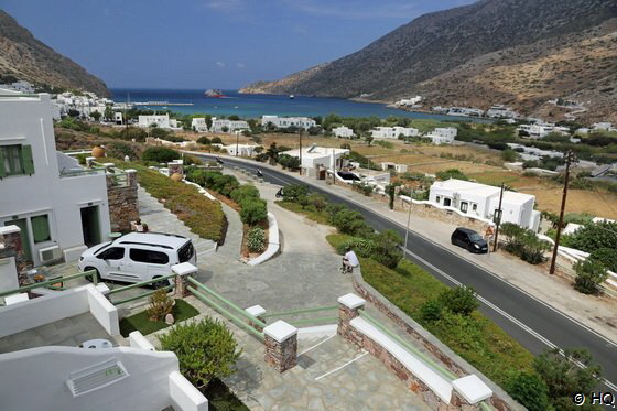 Blick von unserem Balkon auf Kamares in Sifnos