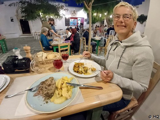 Ela schmeckt es im Chick