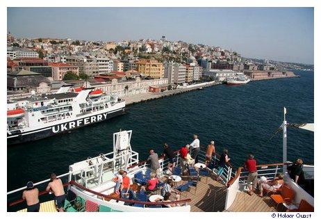 Ablegen der AIDA in Istanbul