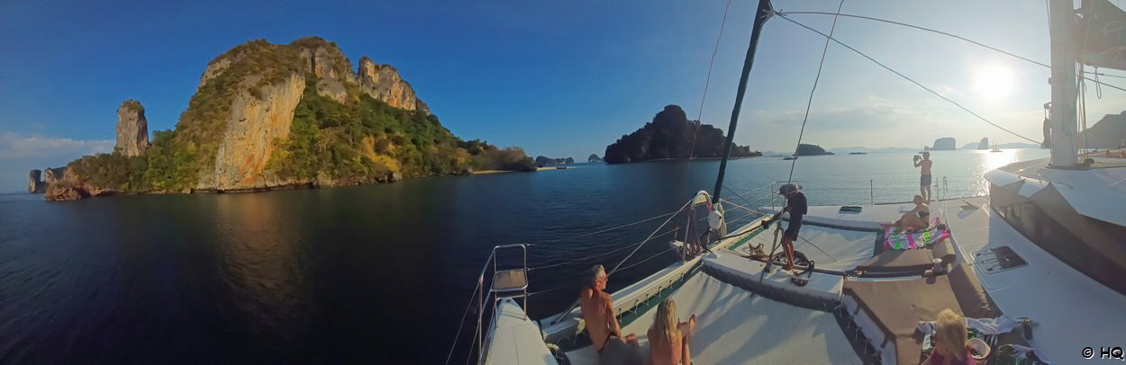 Wir genie�en die Abendstimmung auf dem Katamaran von Yacht Dream Worldwide