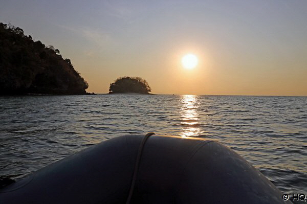 Mit dem Dingi unterwegs nach Tup Island -  Andaman See Thailand