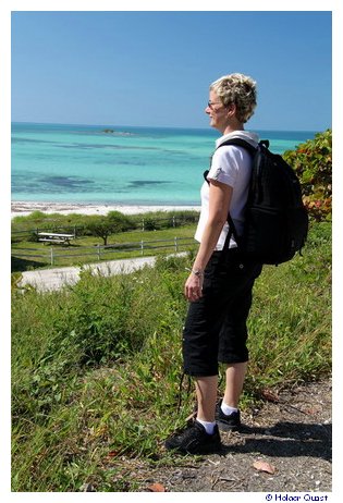 Ela schaut auf den Bahia Honda State Park