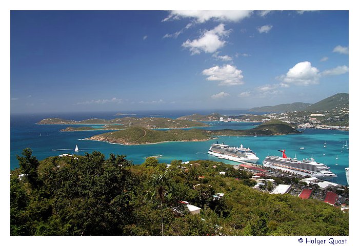 Pardise Point - Die Equinox und die Victory im Hafen von St Thomas