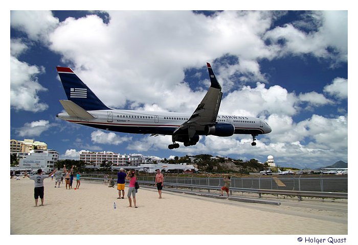 Boing 737 der US Airways im Landeanflug - Mahoe Beach - St Maarten Boing 737 der US Airways im Landeanflug - Mahoe Beach - St Maarten