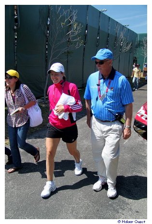 Justine Henin auf dem Weg zum Training