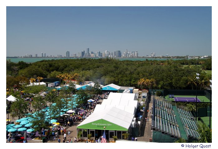 Blick vom Center Court des Tennis Anlage am Crandon Park auf die Skyline Miami's