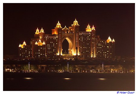 Atlantis The Palm Hotel at night