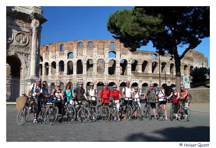 Unsere Bikergruppe vor dem Kolosseum - Rom Unsere Bikergruppe vor dem Kolosseum - Rom