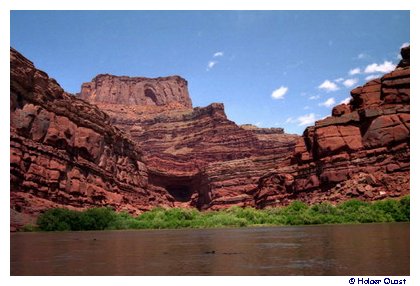 Dead Horse Point vom Colorado betrachtet