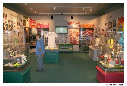 Ela in der Tennis Hall of Fame and Museum
