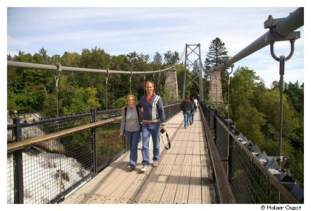 Ela und Holger auf der Brücke über den Montmorency Falls