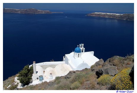 Kloster auf Santorini - unter dem  Skaros Felsen