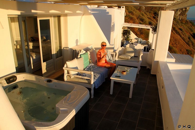 Sonnenuntergang auf unserem Balkon im Agali Houses auf Santorini