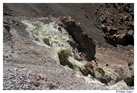 Vulkanische Aktivitten in Form von Fumarolen auf Nea Kameri - Santorini