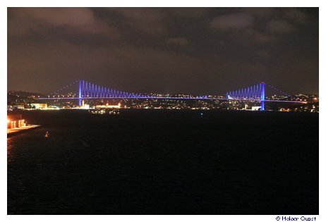Borporus Brücke beleuchtet bei Nacht