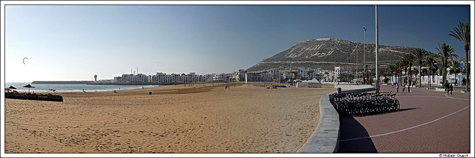 Starand und Promenade von Agadir - im Hintergrund die Kasbah Festung