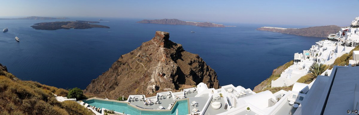 Von Imerovigli Blick auf den Krater von Santorini