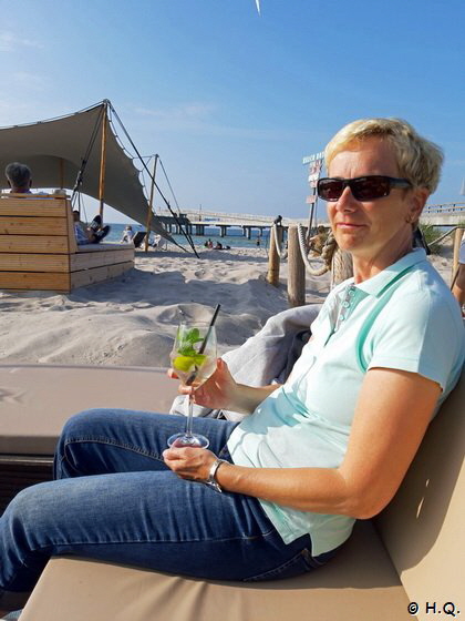 Ela in der Beach Bar Deck 7 am Strand von Heiligenhafen Ela in der Beach Bar Deck 7 am Strand von Heiligenhafen