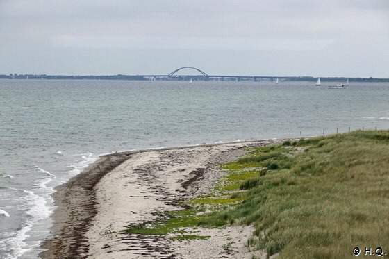 Fehmarn und die Fehmarnsundbrücke vom Naturschutzgebiet Graswarder gesehen Fehmarn und die Fehmarnsundbrücke vom Naturschutzgebiet Graswarder gesehen