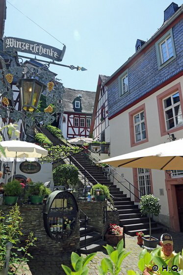 Winzerschnke und Klostertreppe in Beilstein an der Mosel