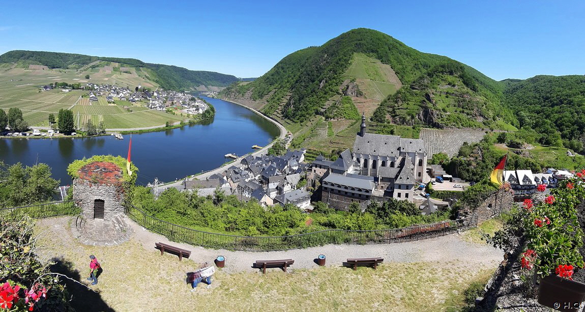 Beilstein schnstes Dorf an der Mosel von der Burg Metternich