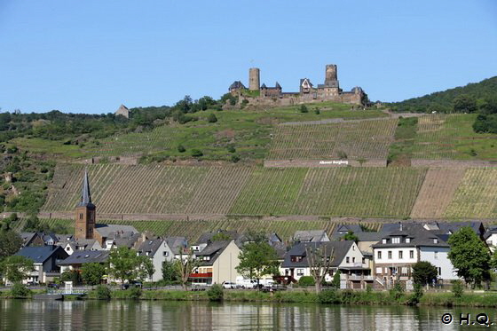Burg Thurant und der Ort Alken an der Mosel