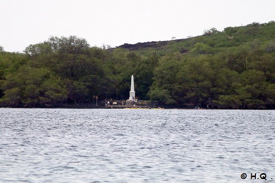 Kealakekua Bay  Captain James Cook Memorial - Big Island Hawaii