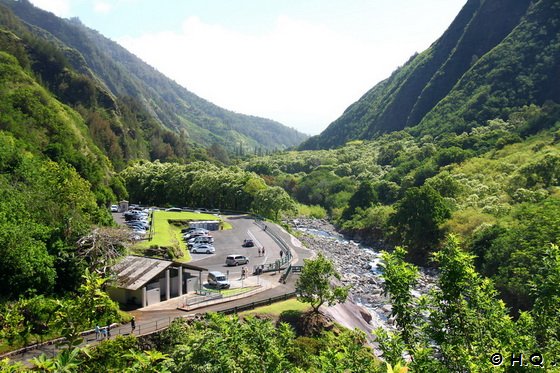 Blick zurck zum Parkplatz des Iao Valley State Park 