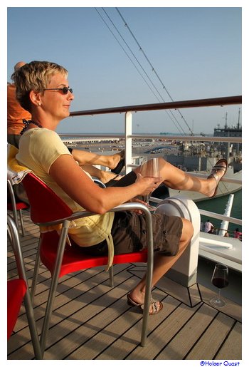 Ela beim genießt die Sonne Ela beim genießt die Sonne