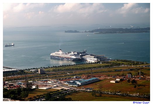 Mein Schiff 1 vor Singapur Mein Schiff 1 vor Singapur