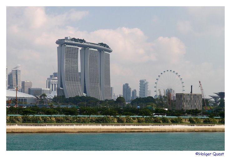Marina Bay Sands Hotel vom Deck der Mein Schiff