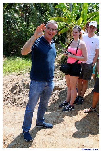 Ralf Dittko erklrt uns die Fluinsel auf dem Mekong