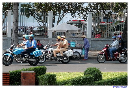 Selbst die Polizei ist fast nur auf dem Motorrad unterwegs Selbst die Polizei ist fast nur auf dem Motorrad unterwegs