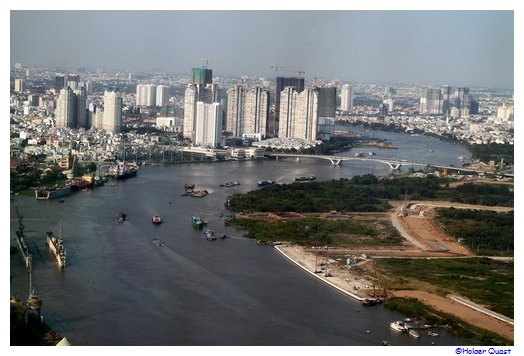 Blick vom Bitexco Financial Tower auf Saigon / Ho-Chi-Minh-Stadt Blick vom Bitexco Financial Tower auf Saigon / Ho-Chi-Minh-Stadt