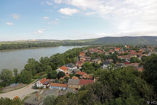 Blick von der Domterrasse der Basilika von Esztergom auf die Donau