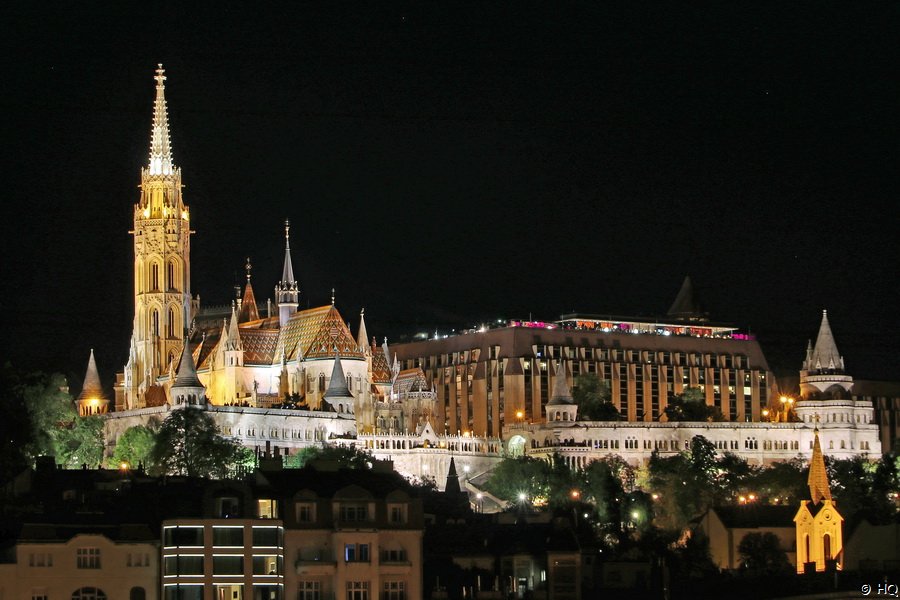 Fischerbastei bei Dunkelheit