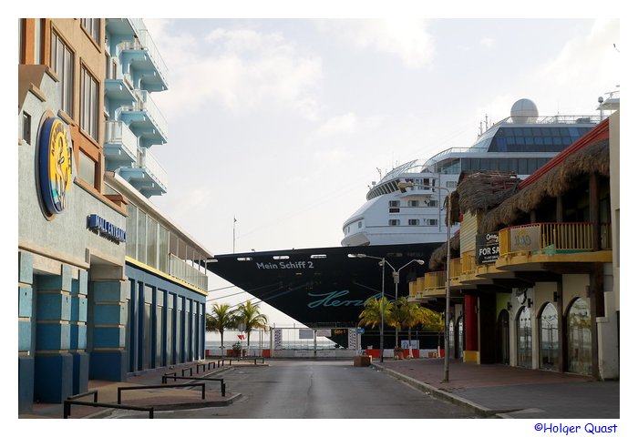 Mein Schiff 2 in Oranjestad Aruba