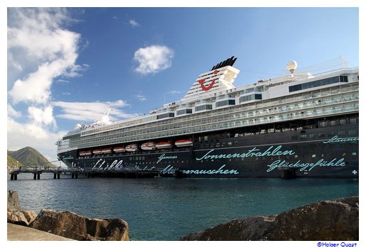 Mein Schiff 2 vor Dominica