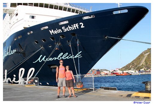 Ela und Holger vor der Mein Schiff 2